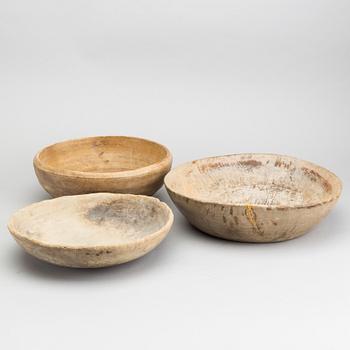 THREE WOODEN BOWLS 19TH CENTURY.