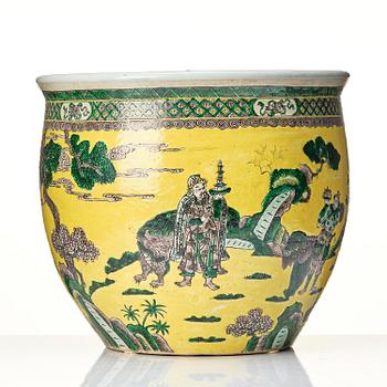 Fiskbassäng/ytterfoder, porslin. Qingdynastin, 1800-tal. Märkt i botten 'TACK LOONG CANTON CHINA'.