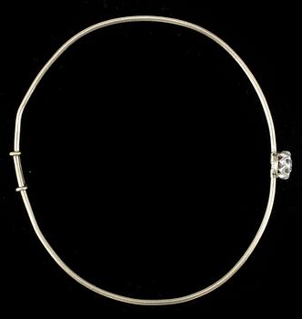 ARMRING, 18k guld samt antikslipad diamant ca 0.5 ct. Vikt ca 7,2 gram.