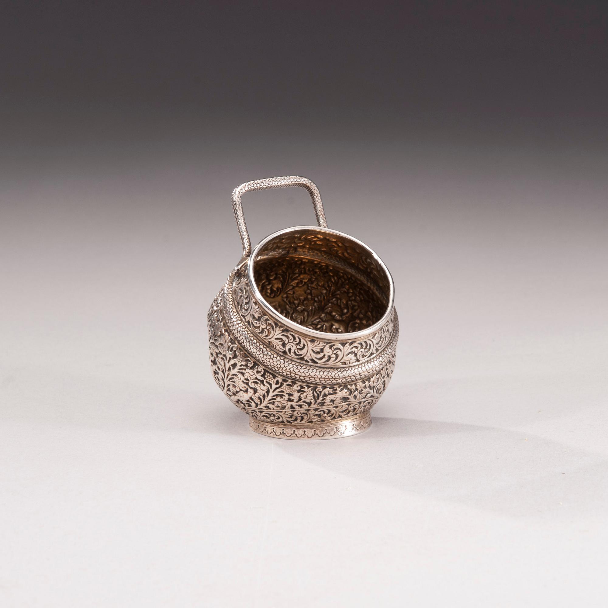 SOCKERSKÅL, silver, troligen Indien, 1900-talets början. Vikt 163,7 g.