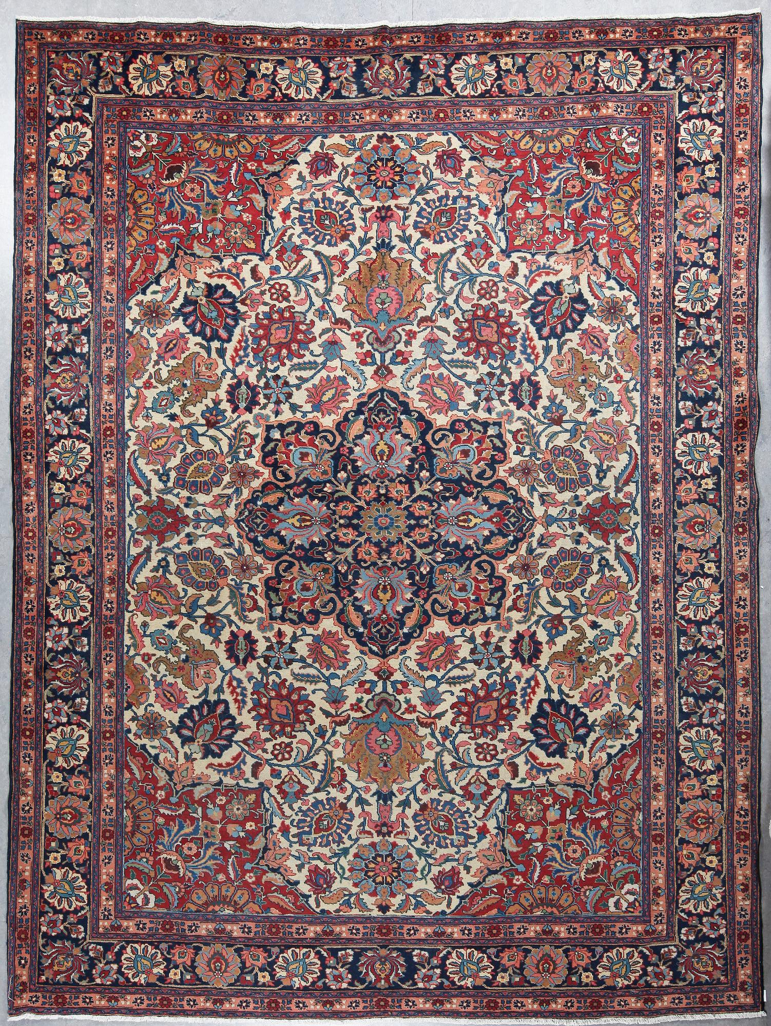 MATTA, semiantik, Täbris. Ca 388 x 295 cm.