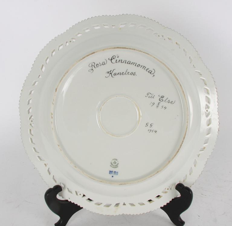 FAT, porslin, Royal Copenhagen "Flora Danica" s k Hausmalerei.