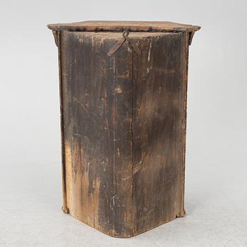 A Swedish late Baroque corner cupboard, first part 18th century.