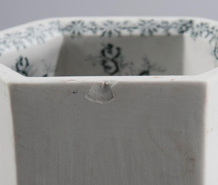 Rut Bryk, HEXAGON-TIILET, 3 KPL.