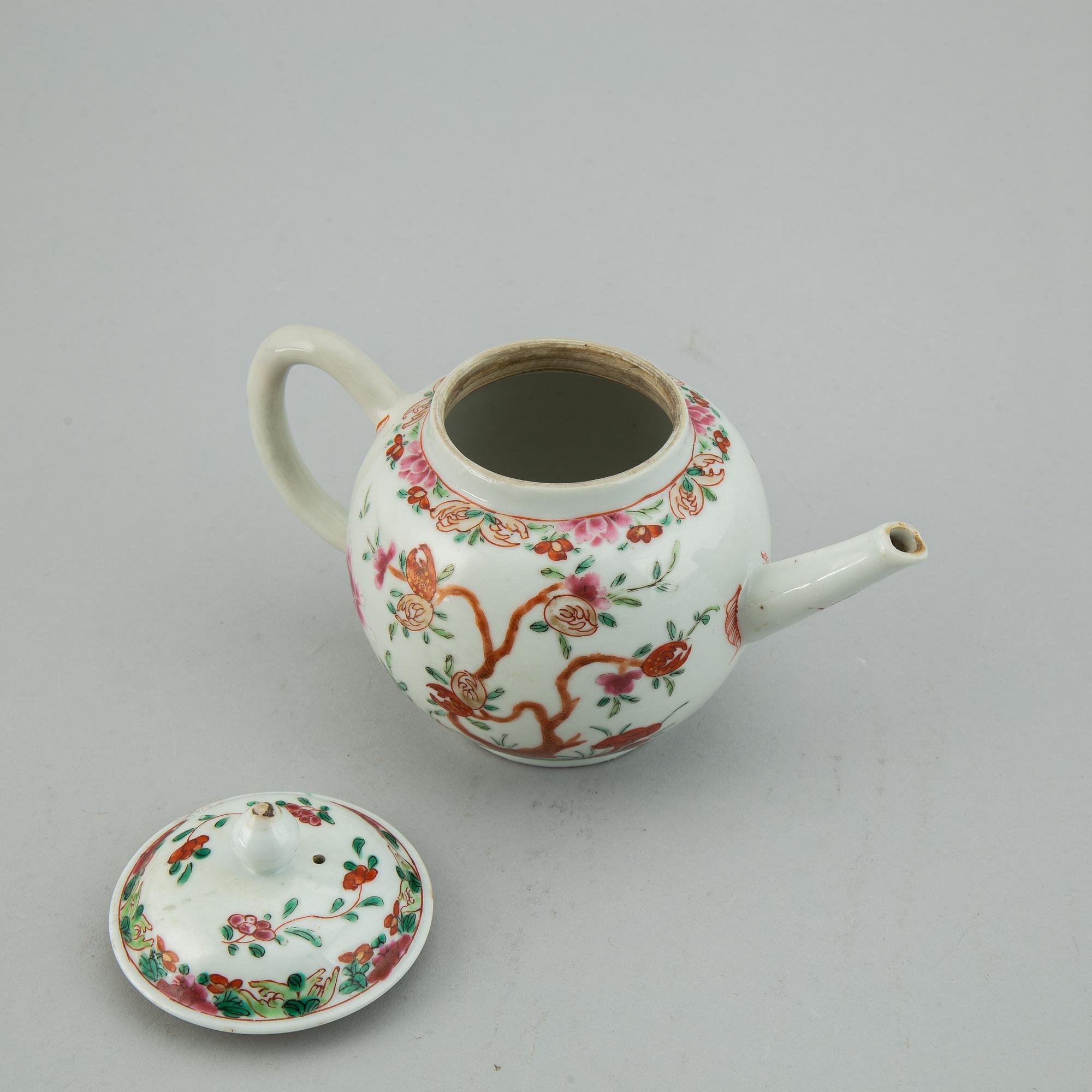 Tekanna med lock, kompaniporslin. Qingdynastin, Qianlong (1736-95).