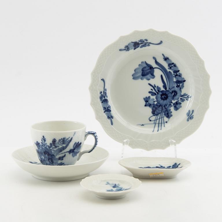 Servis  "Blå Blomst" ca 59 dlr Royal Copenhagen Danmark porslin.