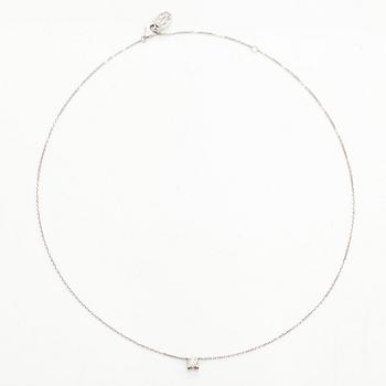 Cartier, kaulakoru, "C de Cartier", 18K valkokultaa ja briljanttihionttu timantti.