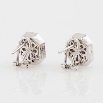 Örhängen ett par 18K vitguld med diamanter ca 1,31 ct.