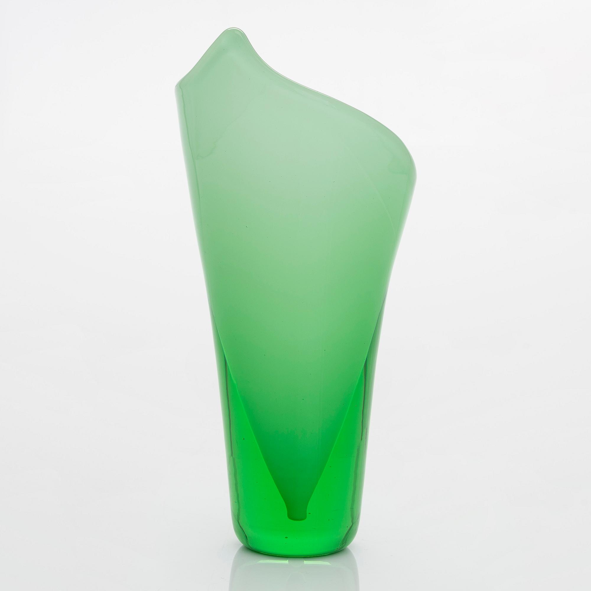Gunnel Nyman, a 'Calla' vase signed Riihimäen Lasi Oy, Gunnel Nyman.