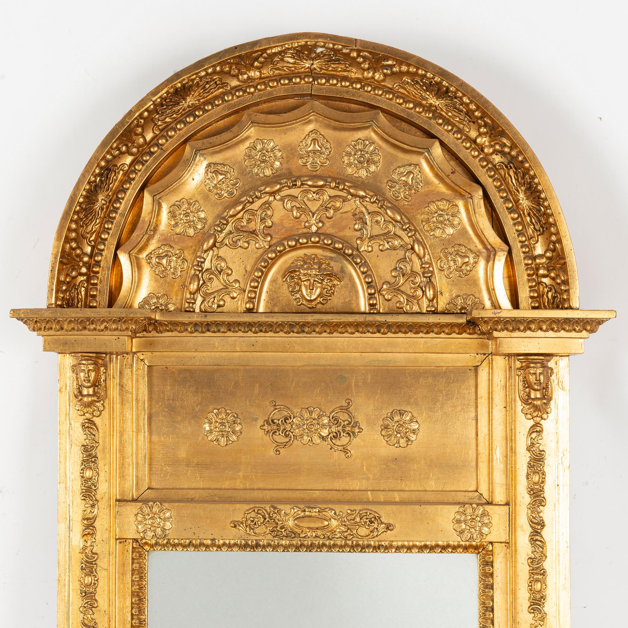 Spegel, empire, av Johan Martin Berg (spegelfabrikör i Göteborg 1803- ca 1837).