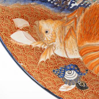 A massive Japanese imari charger, Meiji period (1868-1912). Signed.