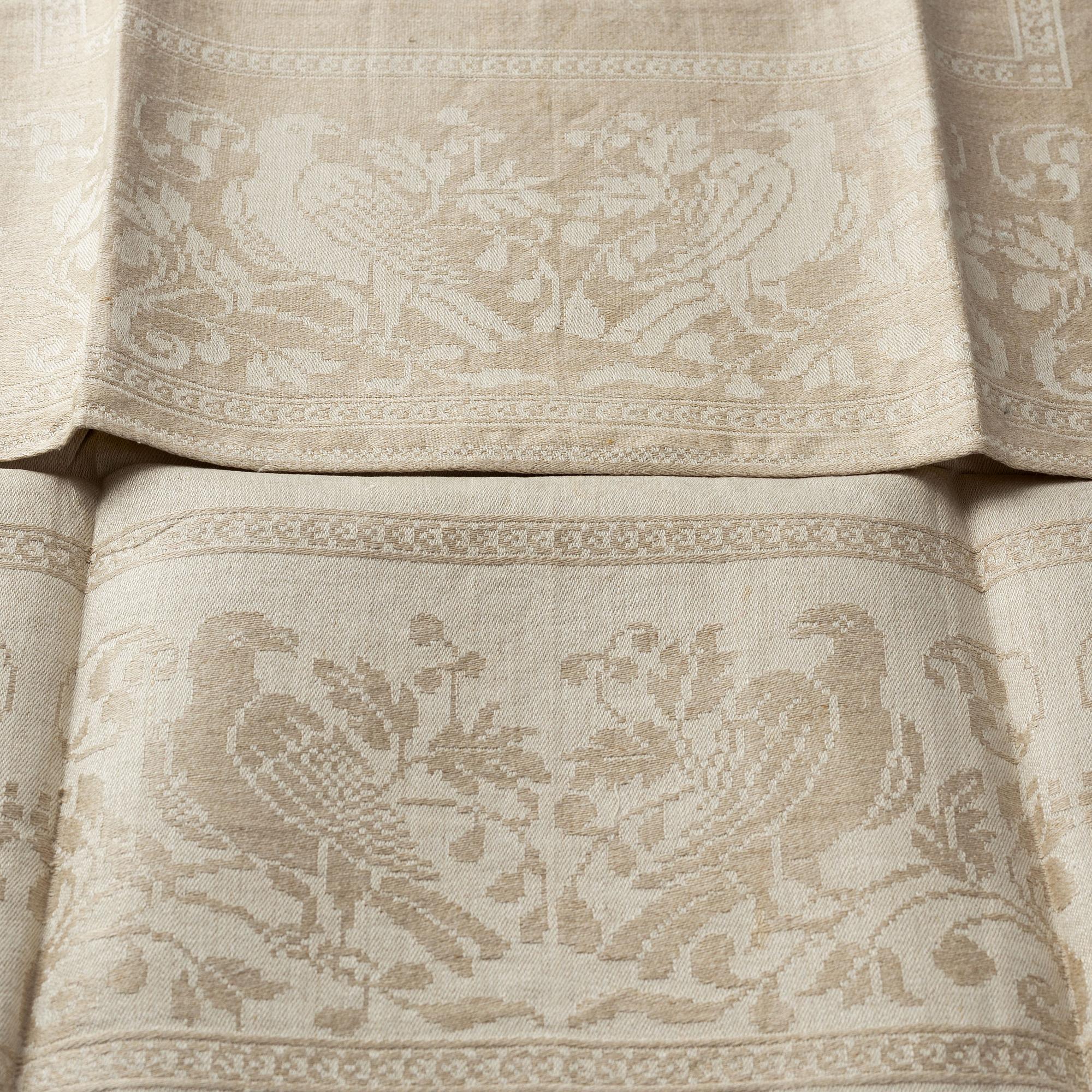 Duk och servetter, 13 st., linnedamast, "Örnarna" (Hellgrenska fågelmönstret).