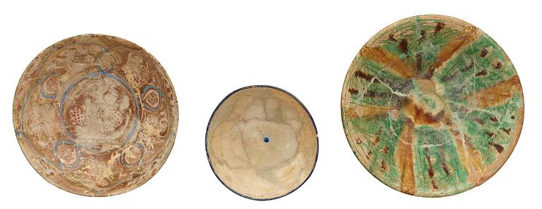 BOWLS, 3 pieces. Diameter 22,7, 20,5 and 14 cm. Iran.