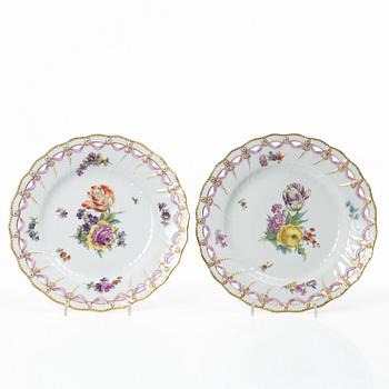 Royal Copenhagen, “Saxon Flower”, full lace, 20 plates and a reticulated bowl. Denmark, 1890–1922.