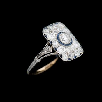 A RING, old cut diamonds, square cut sapphires, platinum, gold. Art deco.