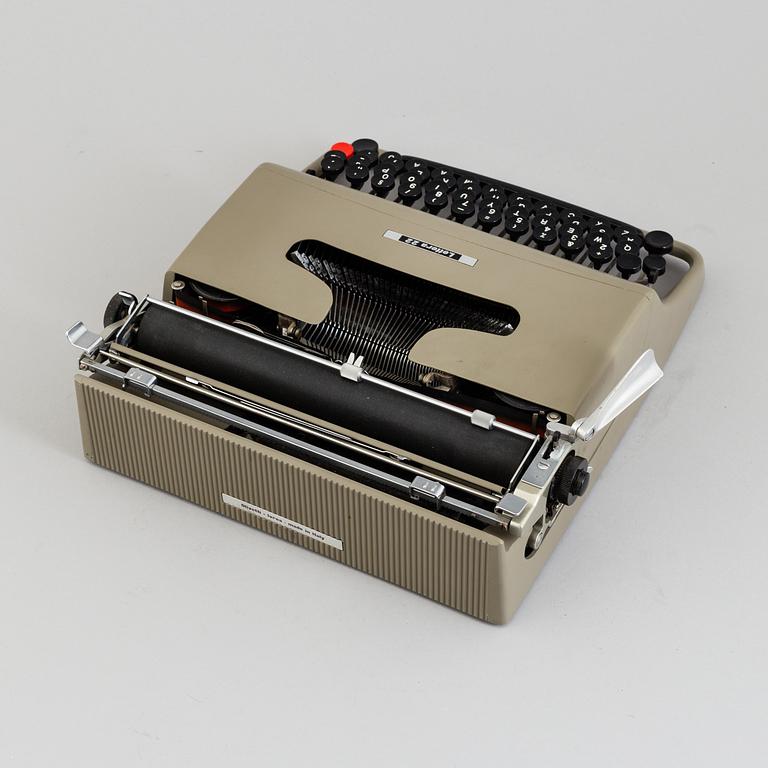 MARCELLO NIZZOLI, 3 typewriters, Olivetti.