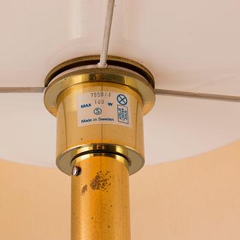 ATELJE LYKTAN, bordslampa, i mässing med läderklädd fot 1980-tal.