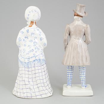 A pair of Alf Wallander 
earthenware figurines from the early 20th century.