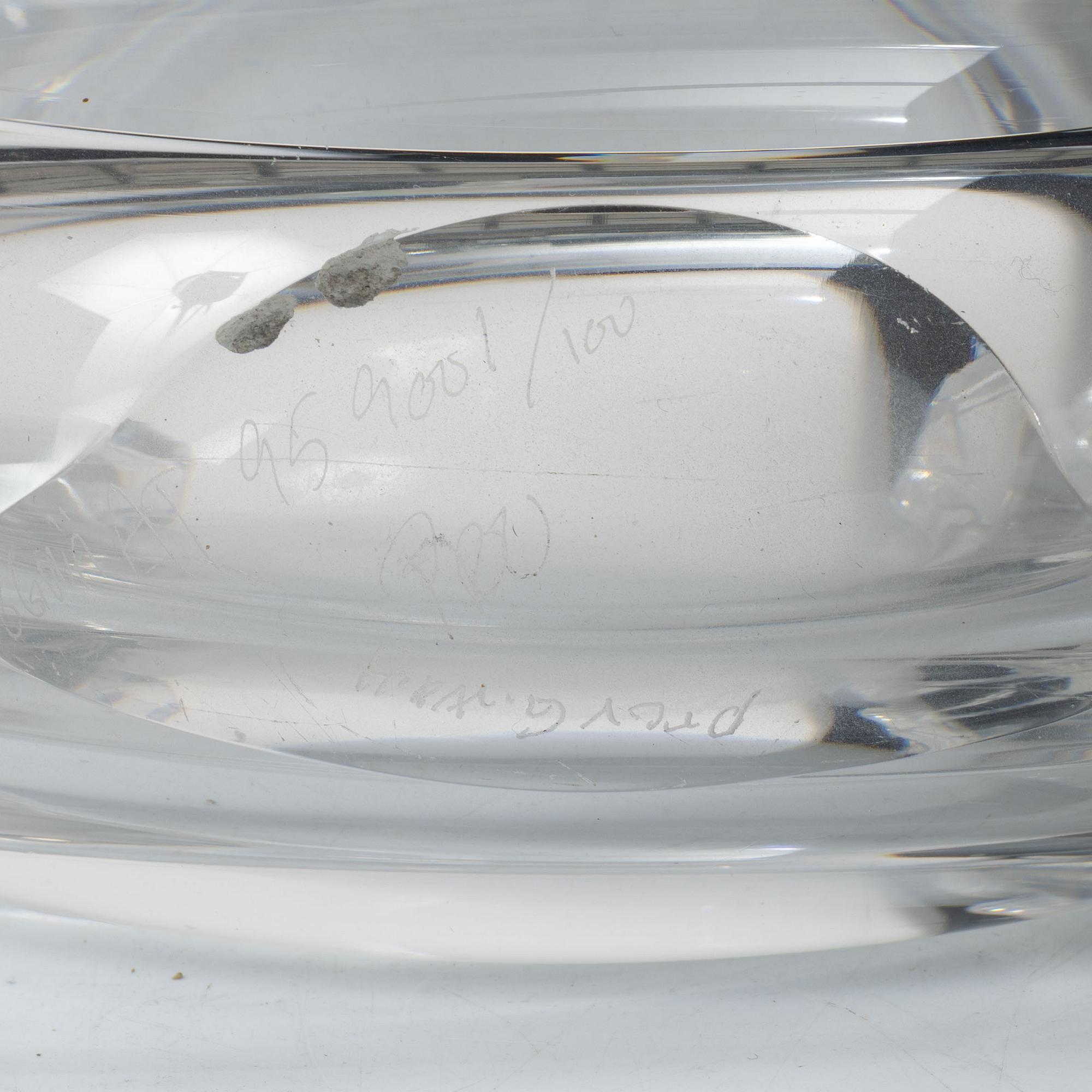 Göran Wärff, A vase / sculpture in clear glass. Signed.