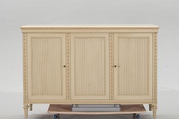 SKÄNKSKÅP, gustaviansk stil, 1900-tal.