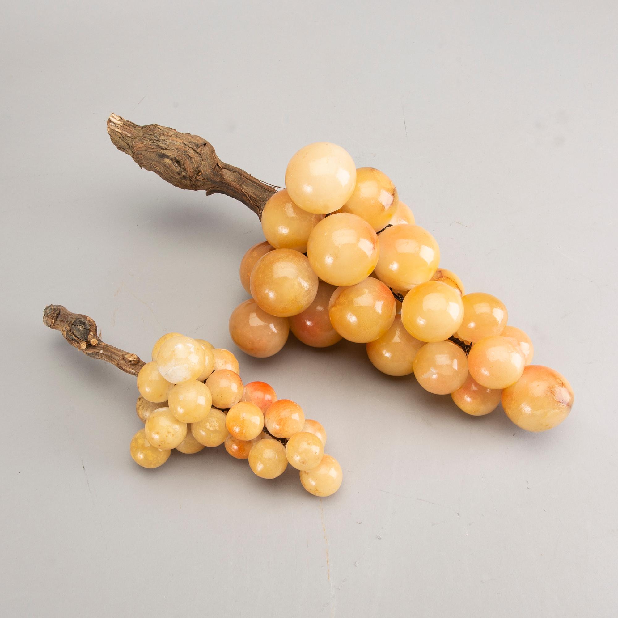 BORDSDEKORATIONER, 2 delar, trä och glas, 1900-tal.