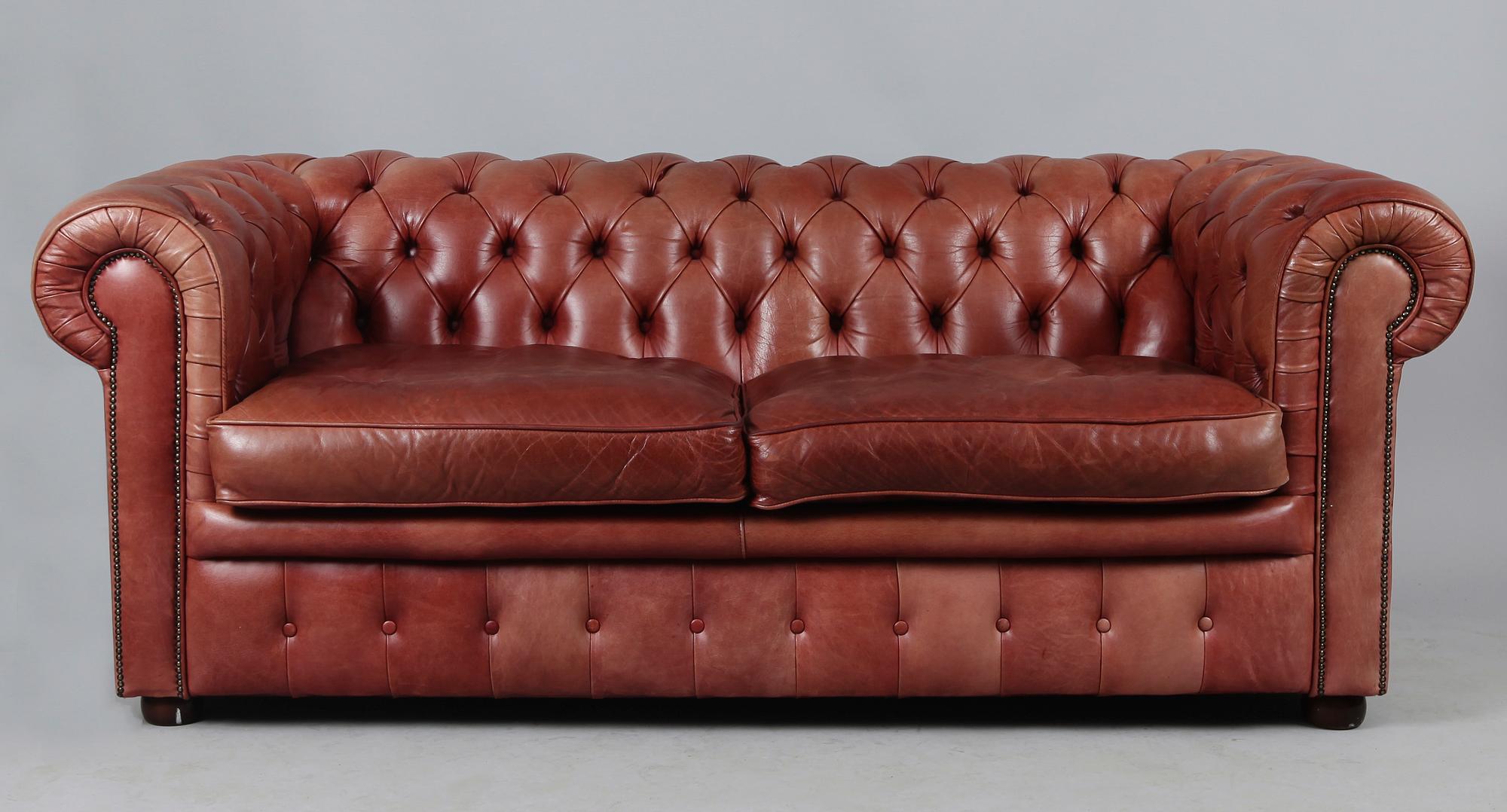 SOFFA, Chesterfieldmodell, England, 1900-talets andra hälft.