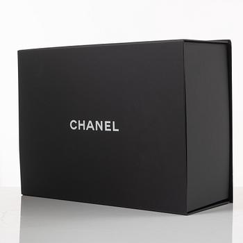 Chanel, bag, "19 Medium Flap Bag".
