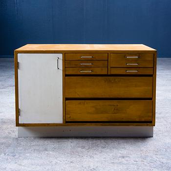 SAKARI LAITINEN, SKÅP. "Sakke". Arkitektbyrå Alvar Aalto,1960-tal.