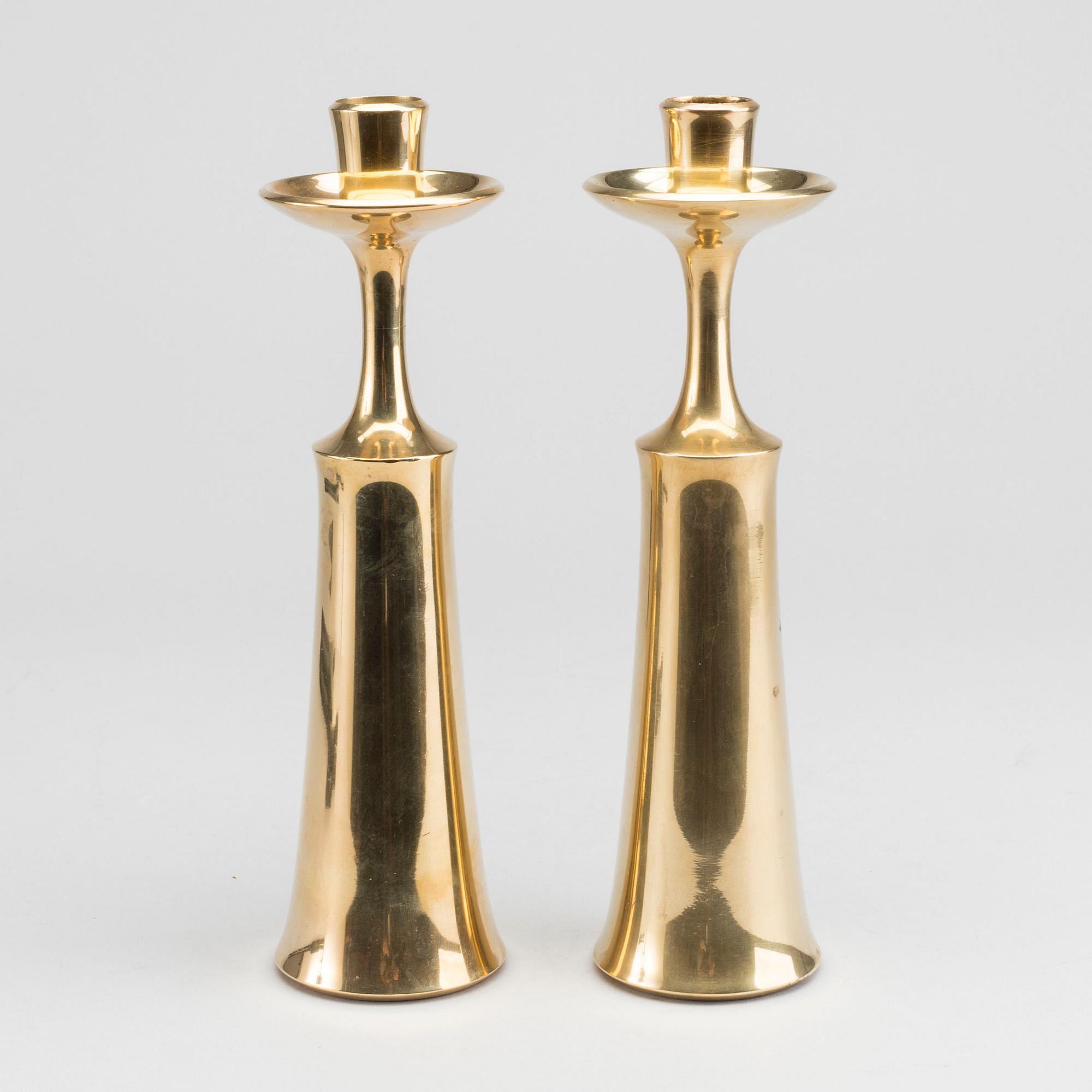 A PAIR OF BRASS CANDLESTICKS BY JENS QUISTGAARD.