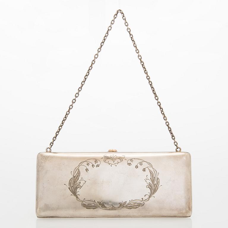 Iltalaukku, hopeaa. Suomen Kultaseppä Oy, Turku 1919.