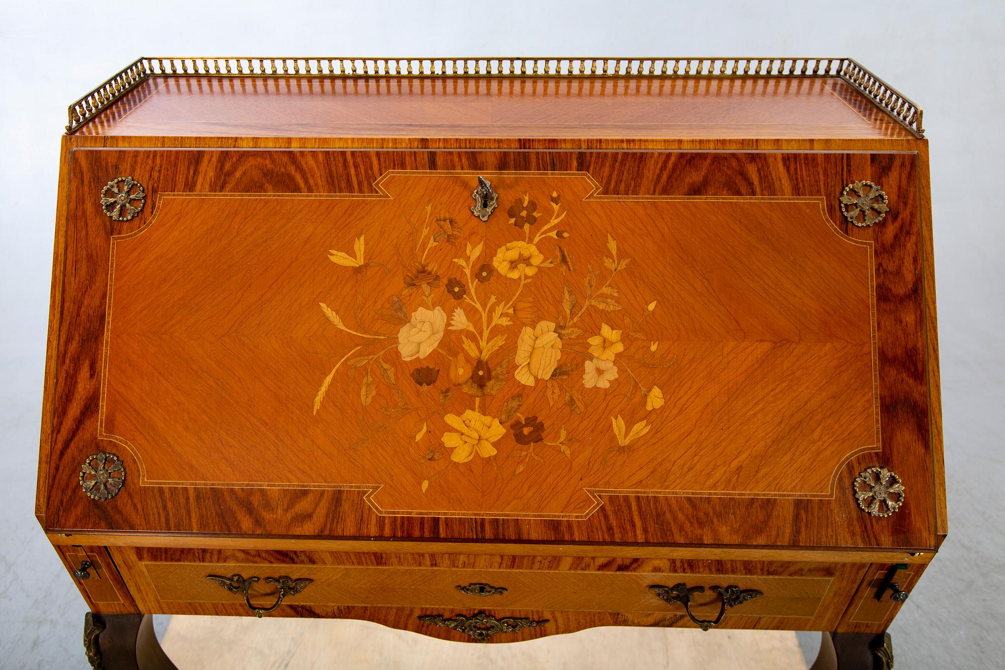 Sekretär Louis XV-stil 1900-talets mitt.