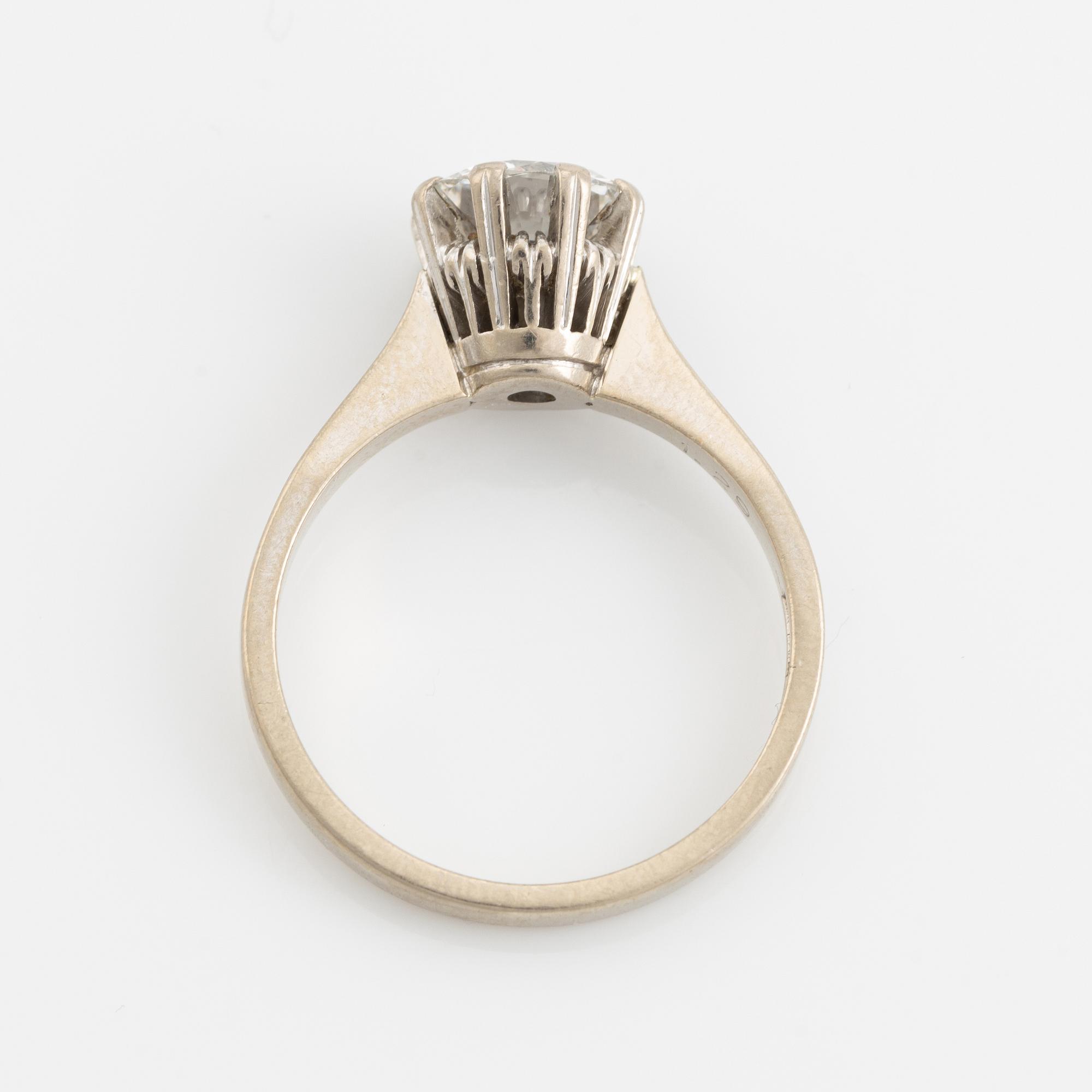 18K white gold and brilliant cut diamond solitaire ring, 1,29 ct.