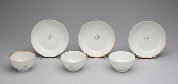 KOPPAR med FAT, 3 st, porslin. Qing dynastin, Qianlong (1736-95).