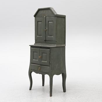 Skåp, allmoge. omkring år 1800.