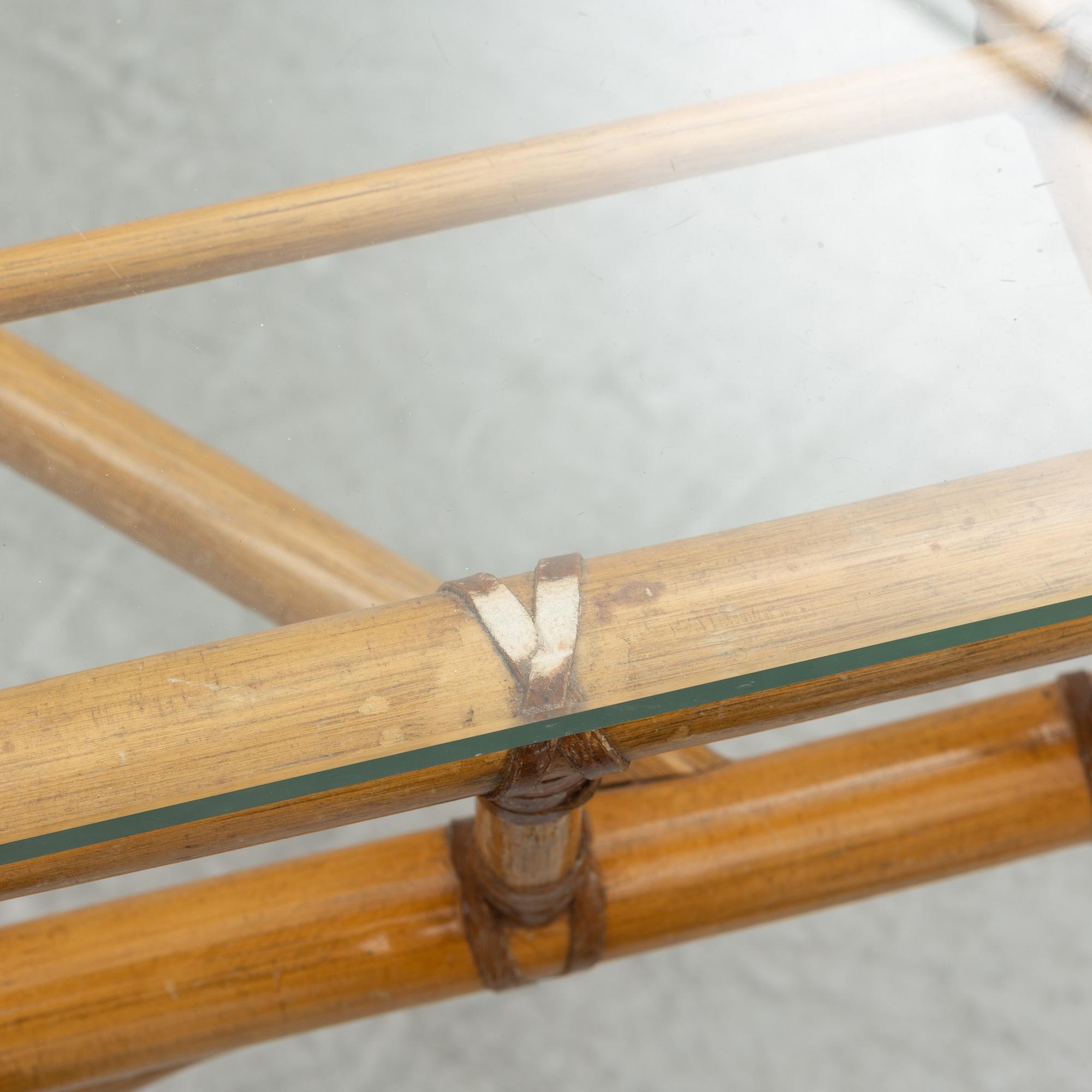 Soffbord, samt fåtöljer, ett par, Sverige, 1900-talets andra hälft.