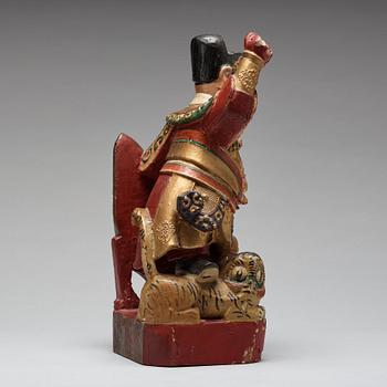SKULPTUR, lackerat trä. Qingdynastin, 1800-tal.