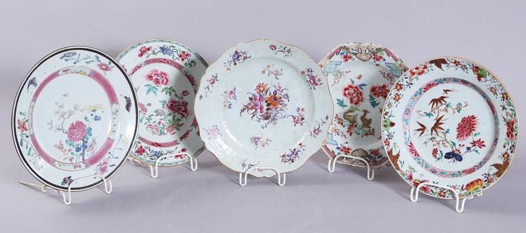 TALLRIKAR, 5 st olika, porslin, Kina, Qianlong, 1700-tal.