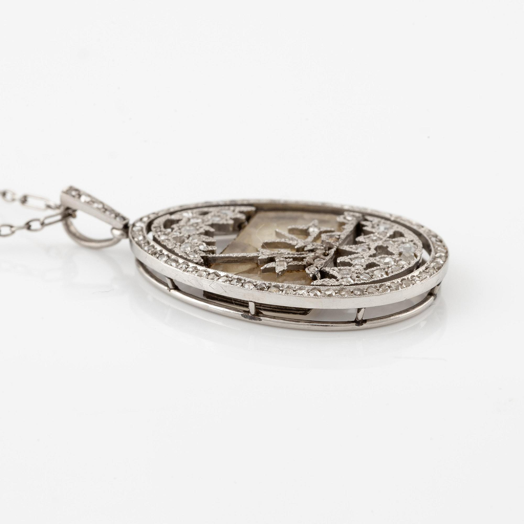Fabergé hänge med kedja, design Alma Pihl.