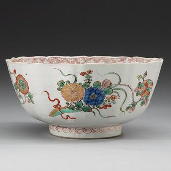 A famille verte bowl, Qing dynasty, Kangxi (1662-1722).