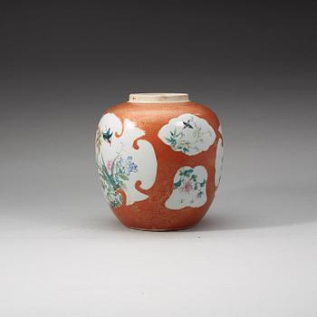 A famille rose jar, late Qing dynasty, circa 1900.