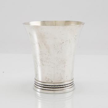 Eric Löfman, vase silver MGAB Uppsala 1977.