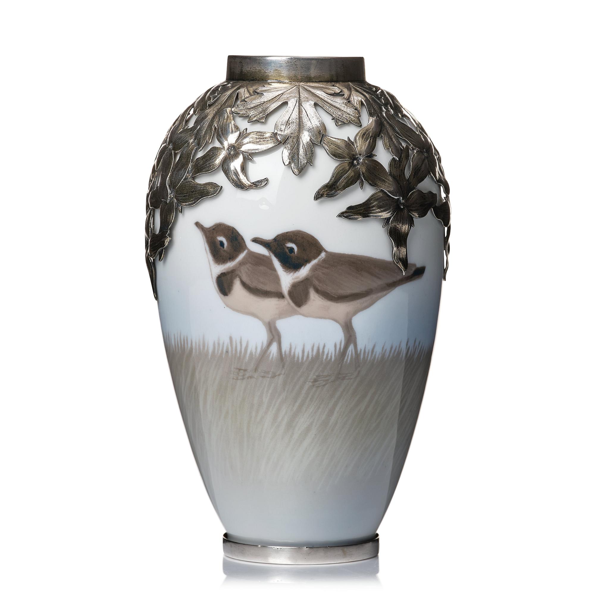 Anton Michelsen, & Royal Copenhagen, vas, porslin med mynning och fot av sterlingsilver, Köpenhamn 1911.