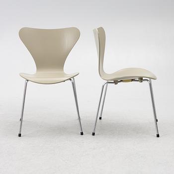Arne Jacobsen, Four "Sjuan" chairs, Fritz Hansen, Denmark.