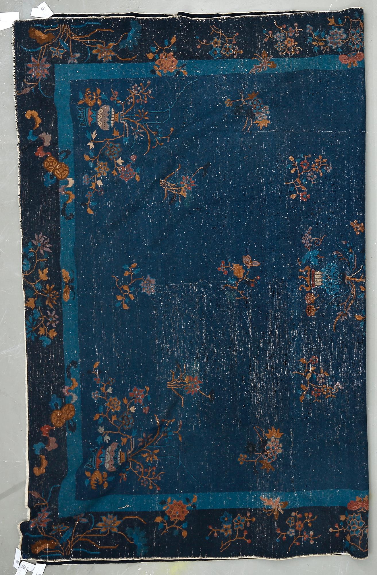 MATTA, Kina, antik. Ca 340 x 275 cm.