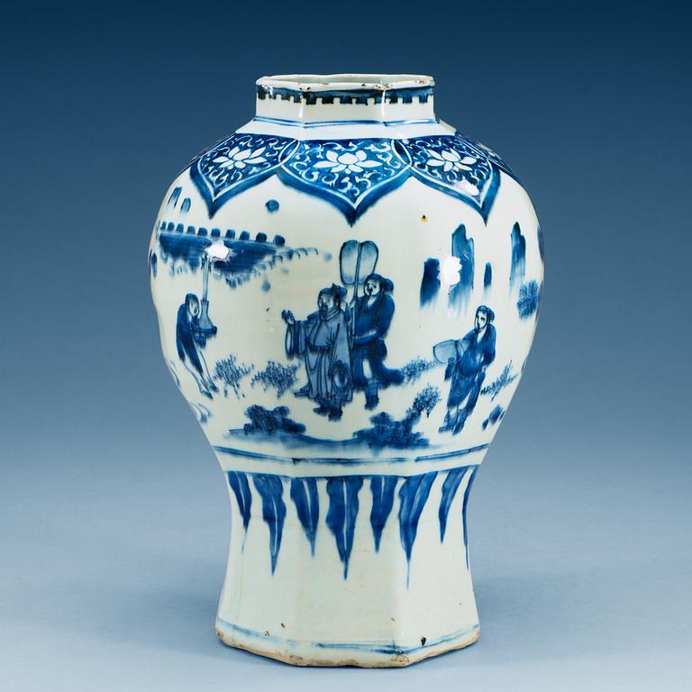 A blue and white Transitonal jar, 17th Century.