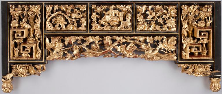 SNIDERIER, 2 stycken, trä. Kina 1900-tal.