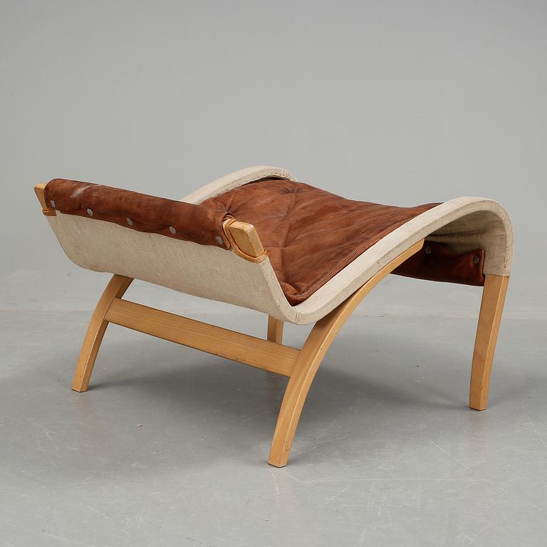 FOTPALL, 'Pernilla', Bruno Mathsson, Dux, 1900-talets andra hälft.