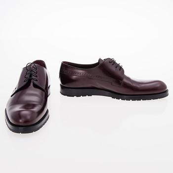 A Pair of Mens Lace Shoes, size 9.