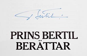 KUNGLIGT DOKUMENT SAMT 3 BÖCKER MED KUNGLIGA AUTOGRAFER, bla Oscar II av Sverige.