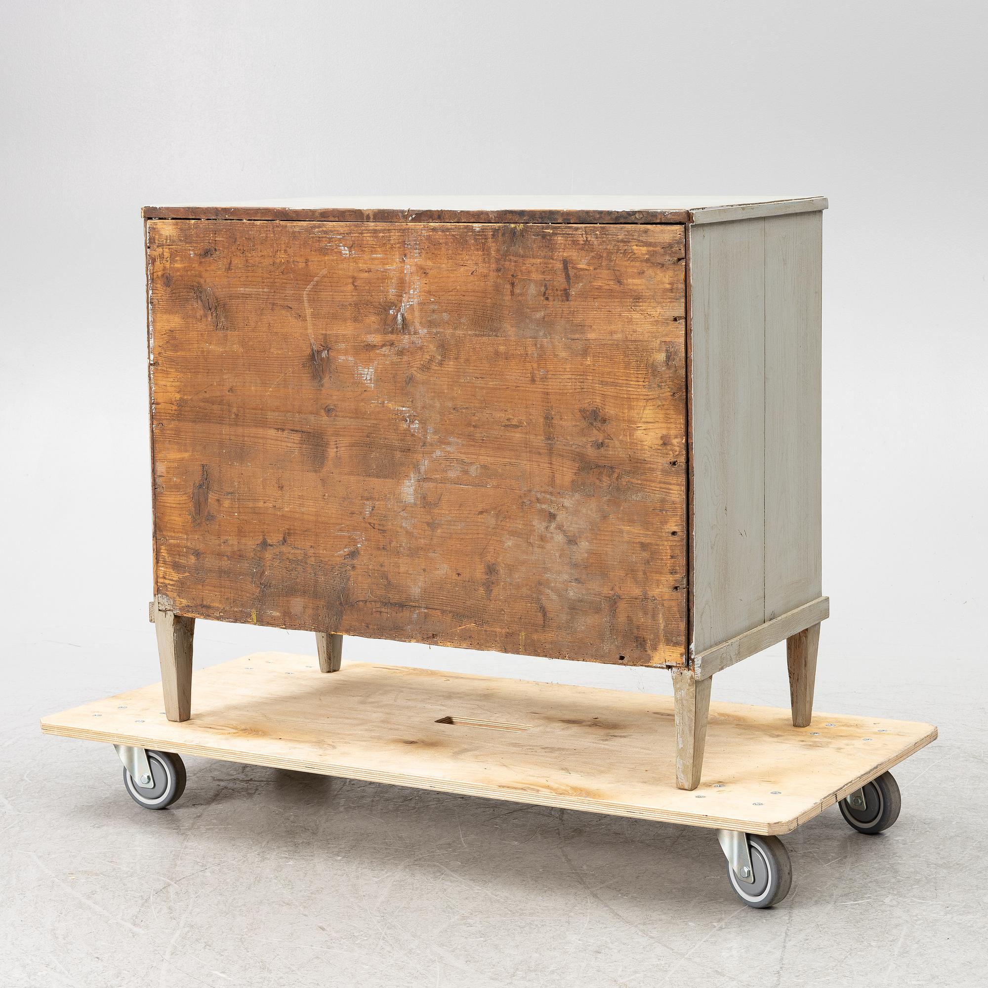 Chest of drawers, 19th century.